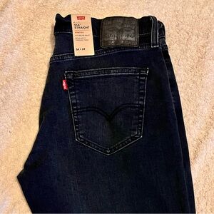 NEW WITH TAGS: Never worn Levi’s 514 Straight: dark wash denim 34x32